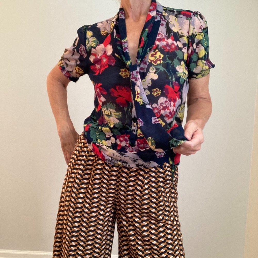 Ladies Blouse Size Large Navy with Flowers